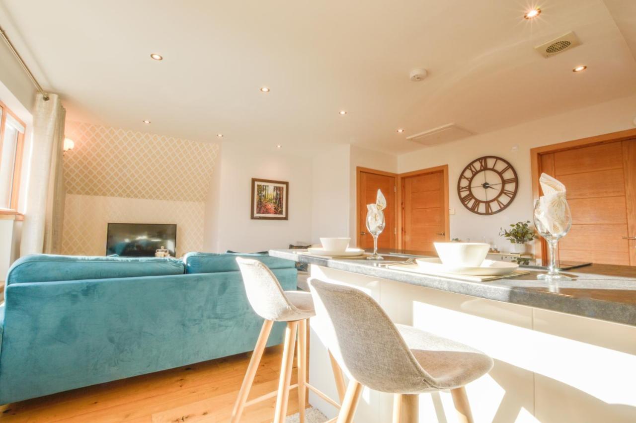 Rowan Tree Apartment - A Modern, Quiet Hideaway With Sweeping Views Across Oban Bagian luar foto