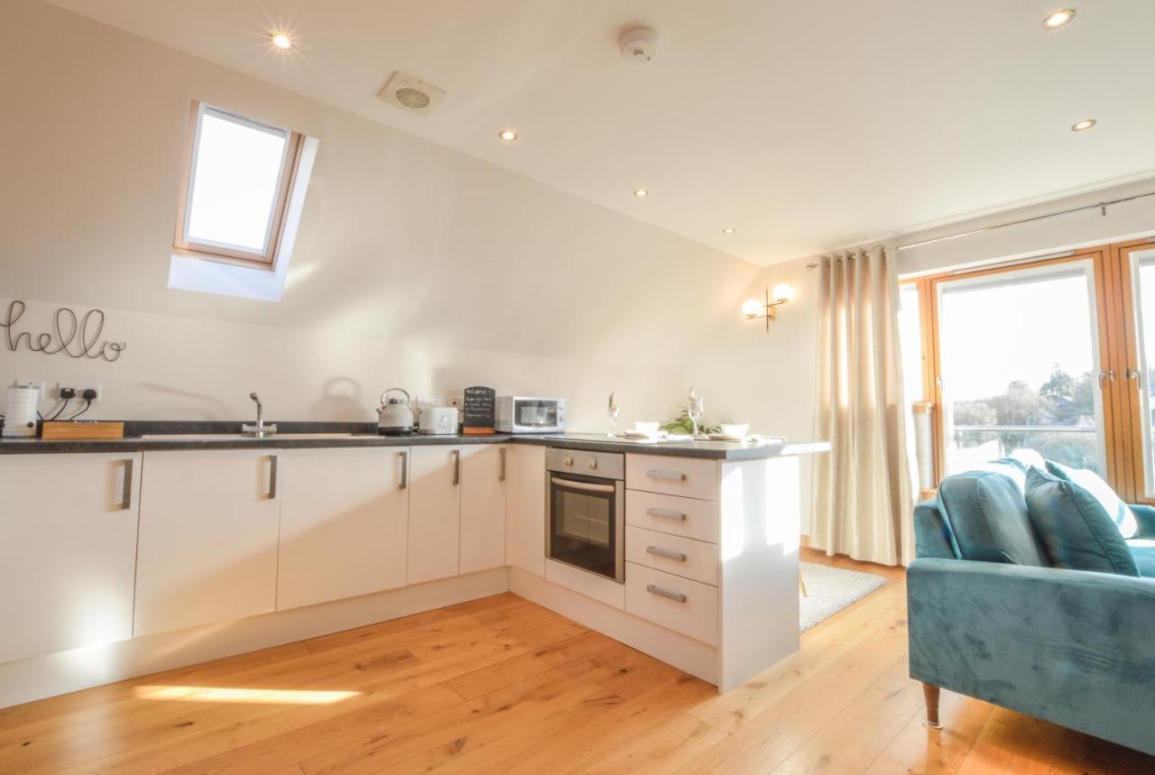 Rowan Tree Apartment - A Modern, Quiet Hideaway With Sweeping Views Across Oban Bagian luar foto