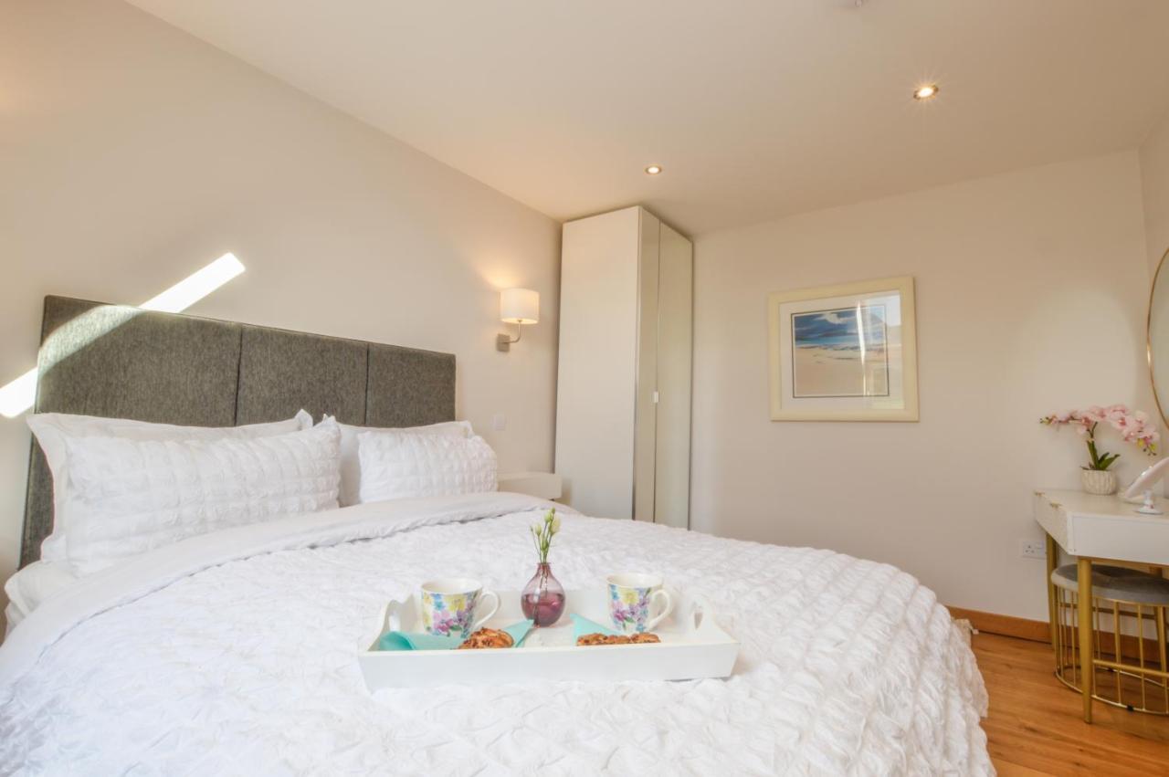 Rowan Tree Apartment - A Modern, Quiet Hideaway With Sweeping Views Across Oban Bagian luar foto